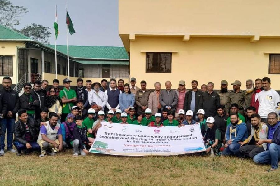 Participants from both countries at the tiger conservation programme in Bagerhat district in Bangladesh last week.