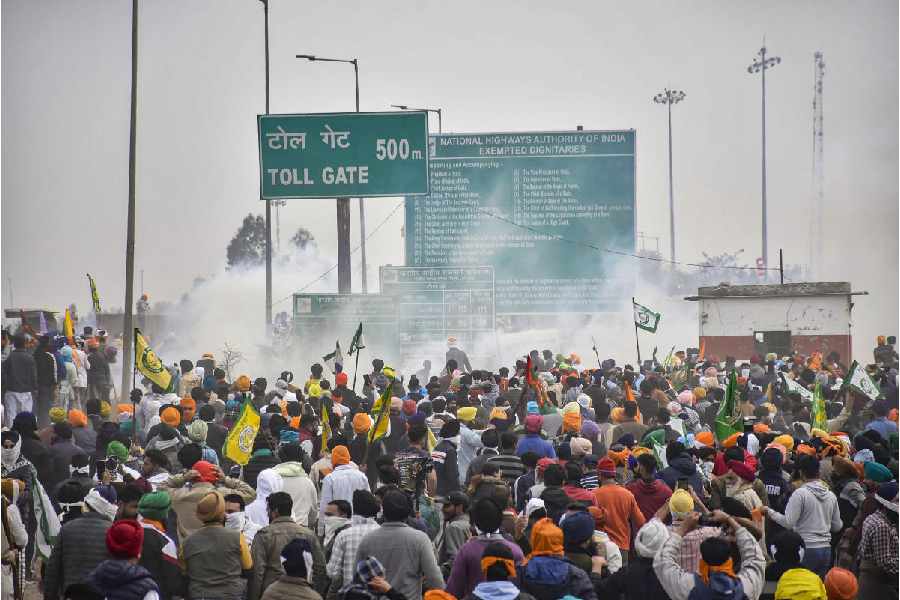 Farmers March | In Pictures: Tear Gas, Traffic Jam And Tensions As ...