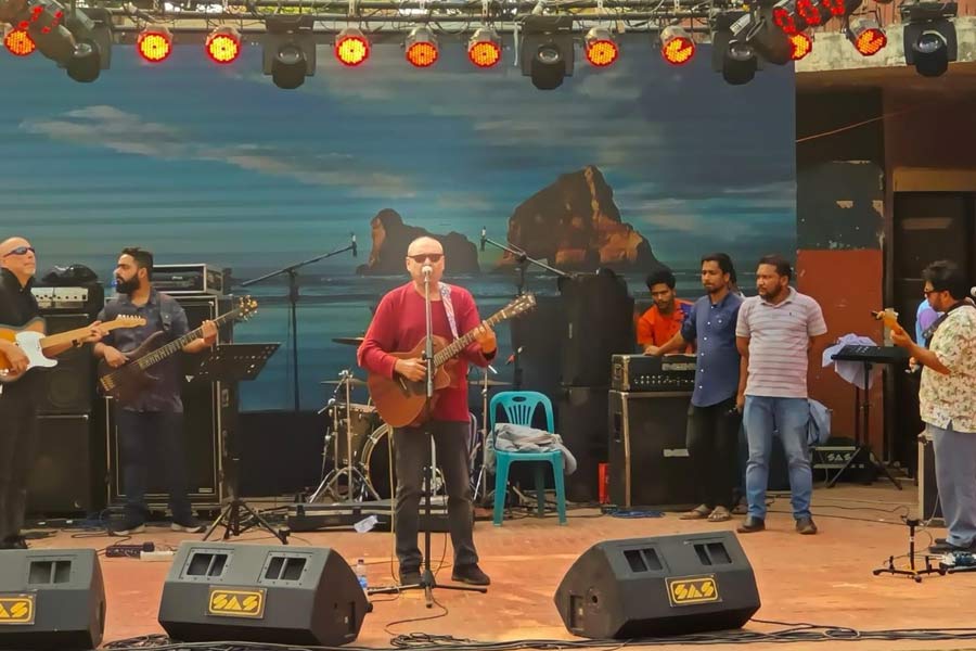 Aakash Ganguly with Anjan Dutt's band