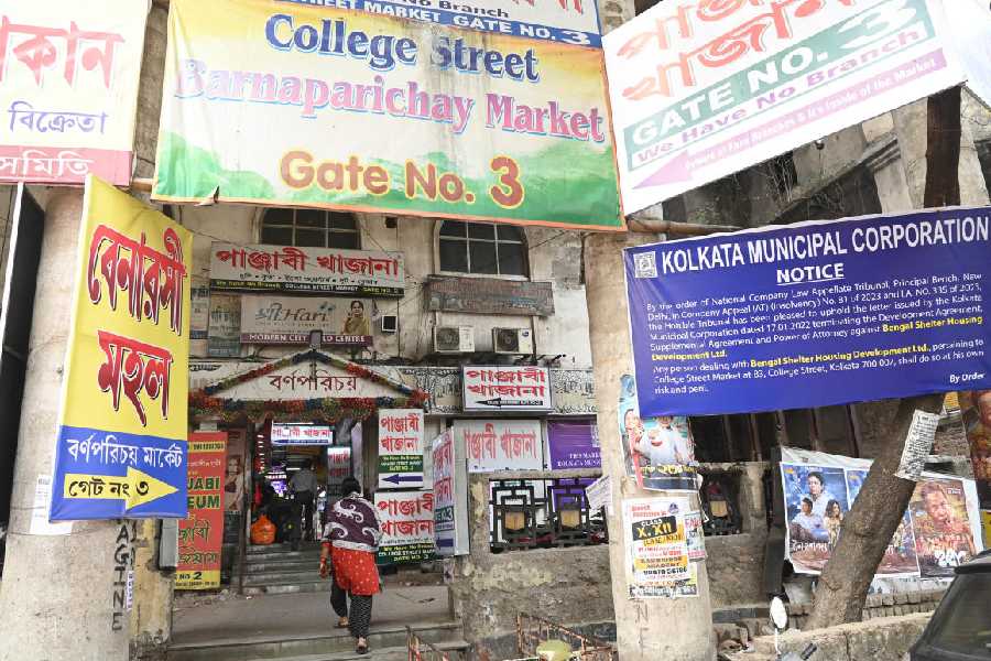 One of the entrances to the market.