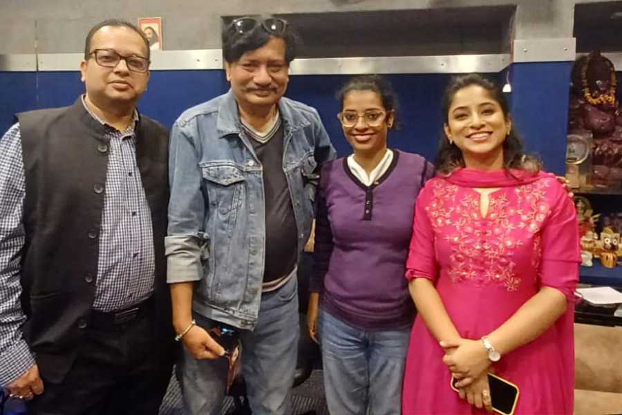 Left - Right: Lyricist Composer, Sreeraj Mitra; Music Arranger, Rocket Mondal, Apeksha Lahiri, Director, Asha Audio & singer Mekhla Dasgupta at the recording of Bheja Bheja Swapnagulo, a romantic singles on unrequited love and reminiscence, at Om Studios.