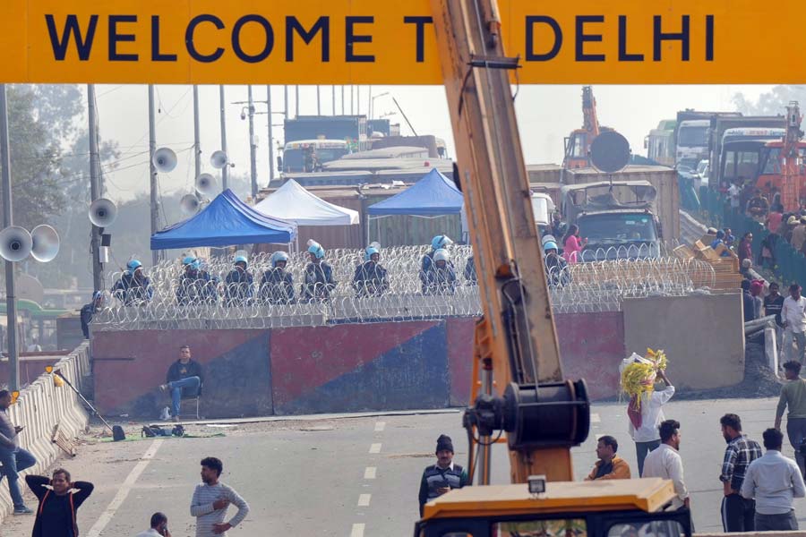 Farmers Protest Singhu And Tikri Borders Remain Sealed As Farmers Protest Enters Day 3 Delhi 