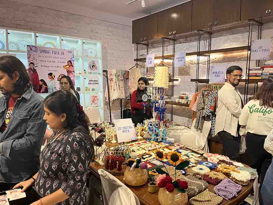 As winter bids adieu and spring sprints in, Arthouse Collective welcomed the season with a fashion, food, and art pop-up at Ganges Art Gallery on February 10 and 11