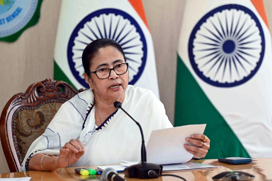 Mamata Banerjee | Deactivating Aadhaar Cards Political Game: Mamata ...