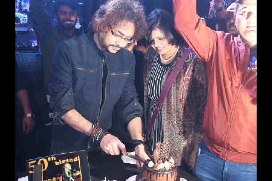 Rupam Islam cuts his birthday cake at Hard Rock Cafe Calcutta as his wife Rupsha Dasgupta looks on. “We have been best friends for a long time before our marriage and our bond has remained the same. To me, he is an artiste above anything else and he gives his art 100 per cent and is a perfectionist to the core,” said Rupsha. “His humane side is the most special part of him. He is straightforward. He calls a spade a spade and doesn't believe in false appreciation. Neither does he hide any feelings, be it anger or love or any other emotion. He can scream at a person in front of a crowd if he is angry and he can hug that same person on stage if they do something good,” she added.