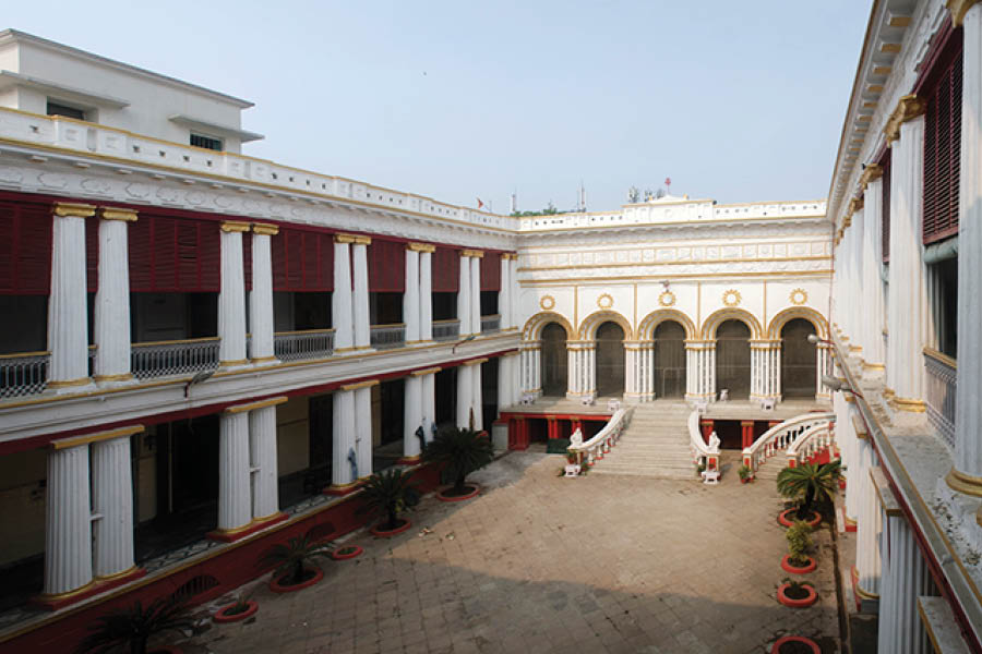 The huge courtyard (thakur dalan) of the Khelat Ghosh Mansion