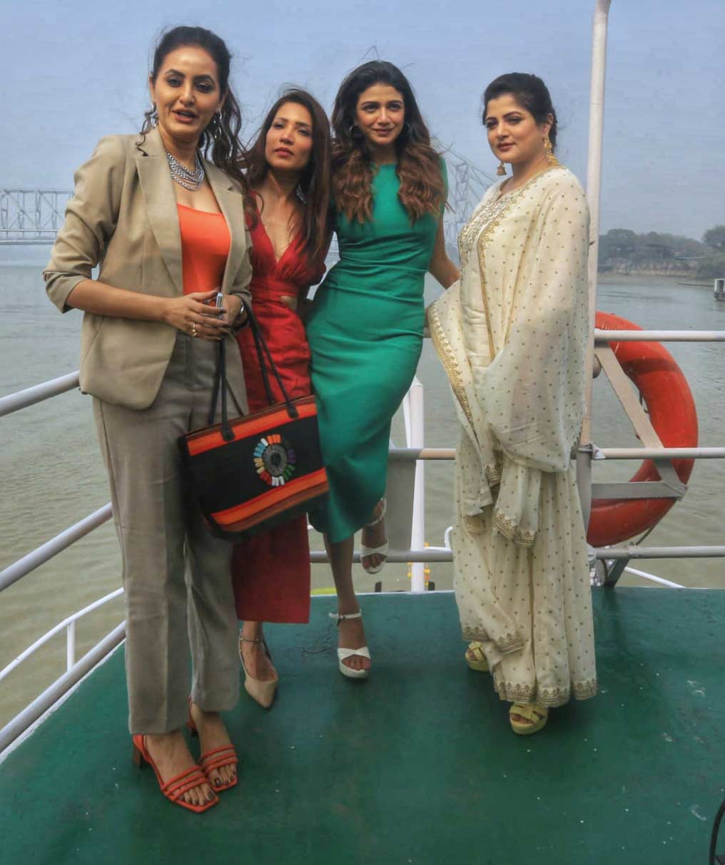 On Friday, the cast and crew of ‘Sada Ronger Prithbi’, a film by Raajhorshee De, takes down a barge ride sailing down Hooghly for the film's promotion  