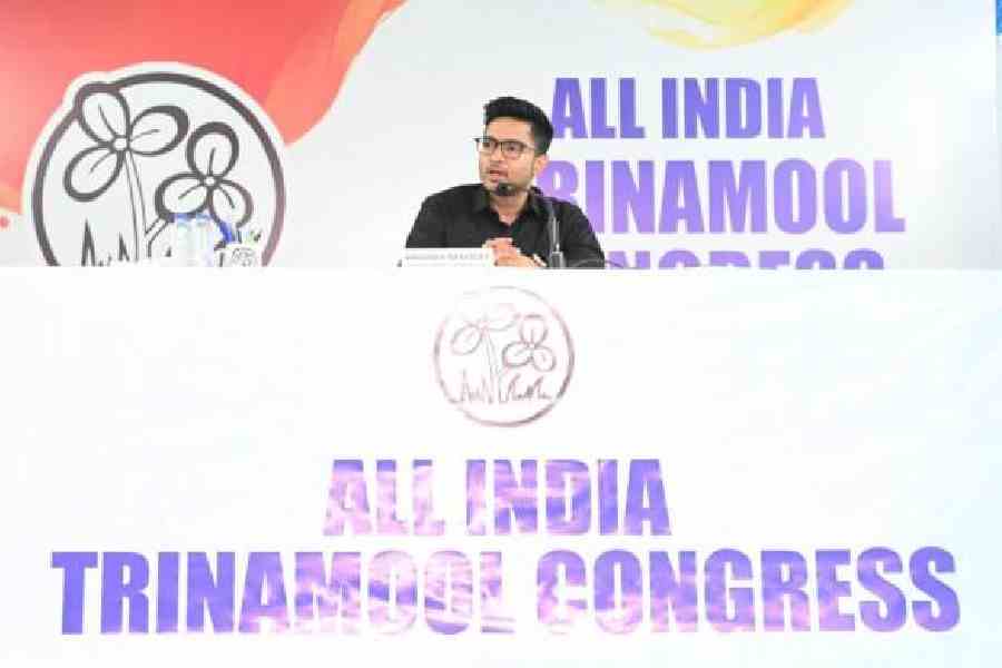 Bengal: Indian cricketer Manoj Tiwari, Tollywood celebrities join Trinamool  Congress | Indiablooms - First Portal on Digital News Management