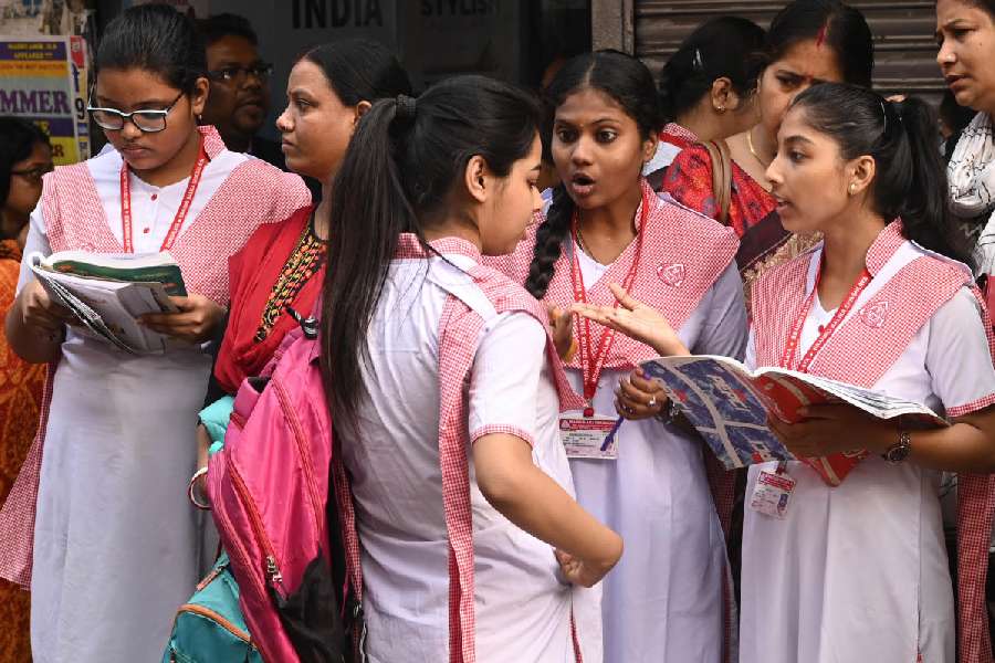HS BEGINS: Higher secondary examinees busy with their last-minute preparations in front of a school on Surya Sen street in Kolkata on Friday morning.