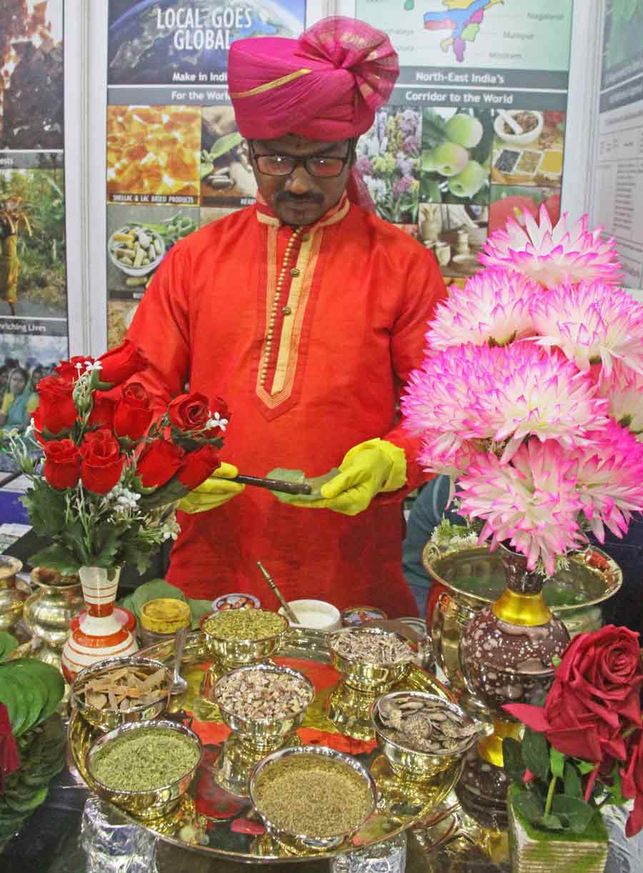 A man makes a ‘paan’ with all necessary ingredients at one of the stalls