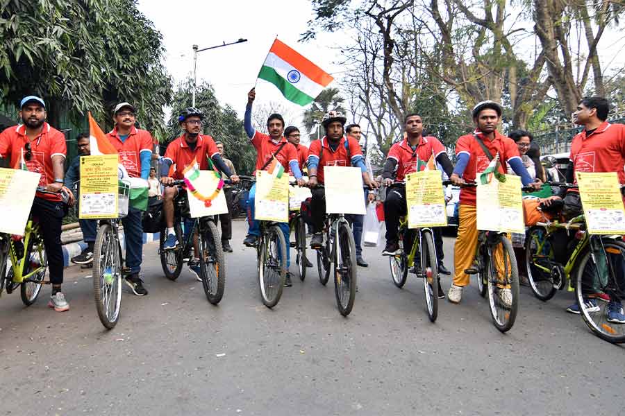 Thirteen cyclists began their journey from Kolkata to Dhaka on February 15 as part of the 10th Bhasha Sutra cycle rally to pay respect to language martyrs and mark Bhasha Diwas on February 21  