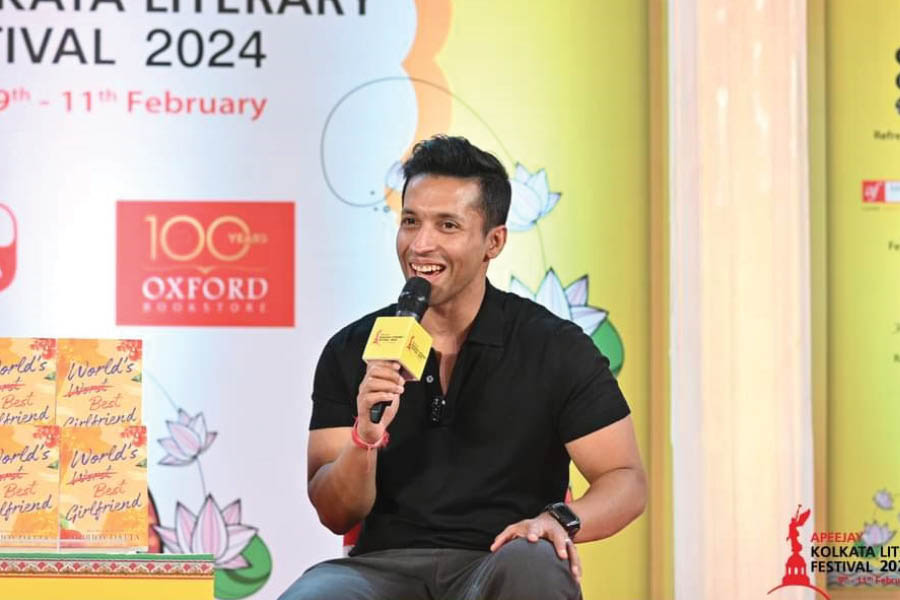 Author Durjoy Datta happily engaged in a discussion at AKLF in Kolkata