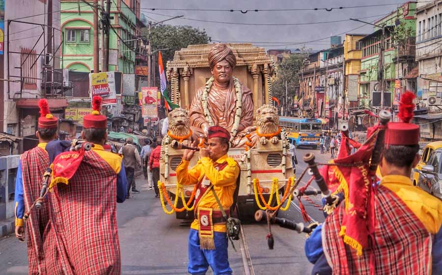 A rally was organised from Sealdah to Baranagar to mark 127 years of Swami Vivekananda's return from Chicago on this day