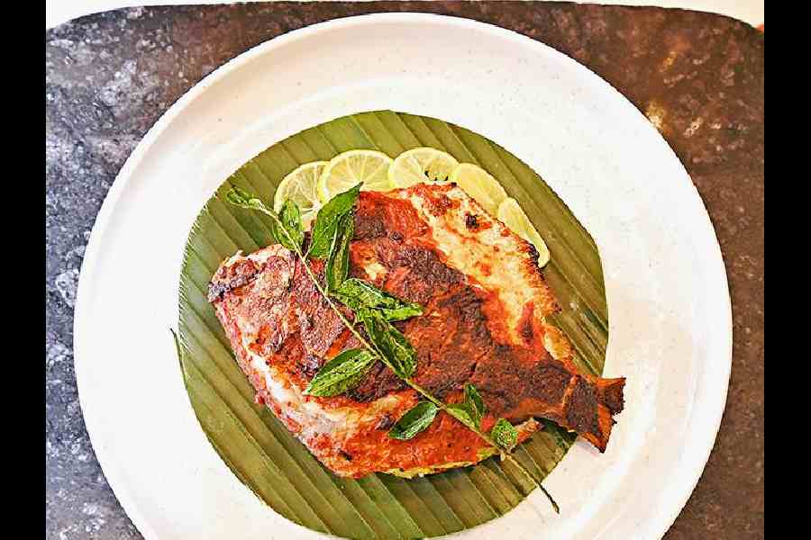 As a part of the Go-Go Goa theme, the Bangra Balchao offers a spicy and tangy experience with marinated bangra/mackerel fish influenced by old Portuguese traditions. The whole pomfret fish is marinated with a spicy Goan masala and tawa grilled