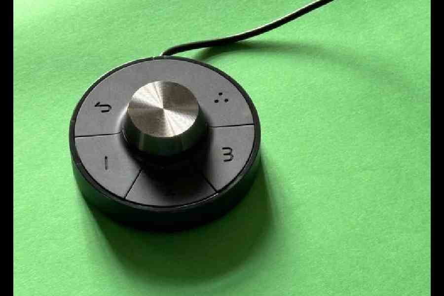 Hotkey Puck G2 makes navigating screen settings and functions a breeze