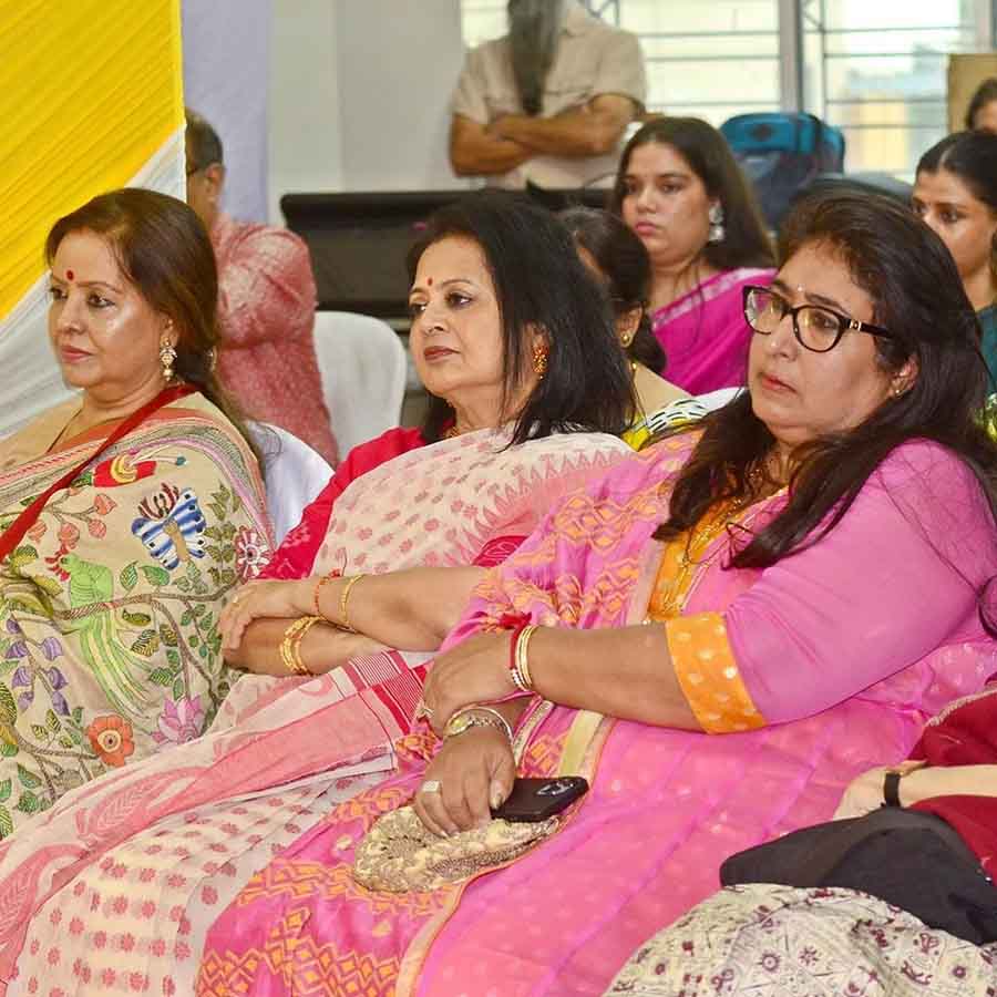 Ehsaas Women of Kolkata, represented by Malika Varma and Gouri Basu, were also in attendance. Malika Varma commenced the proceedings with a welcome address on behalf of the organisation. A minute's silence was observed at the beginning of the ceremony in memory of classical music maestro Rashid Khan and writer Usha Kiran KhanKhan by observing a minute's silence at the beginning of the ceremony. “Just absolutely mesmerising, I am blessed to be here. I thank Shubha Mudgalji for the beautiful programme,” said Malika