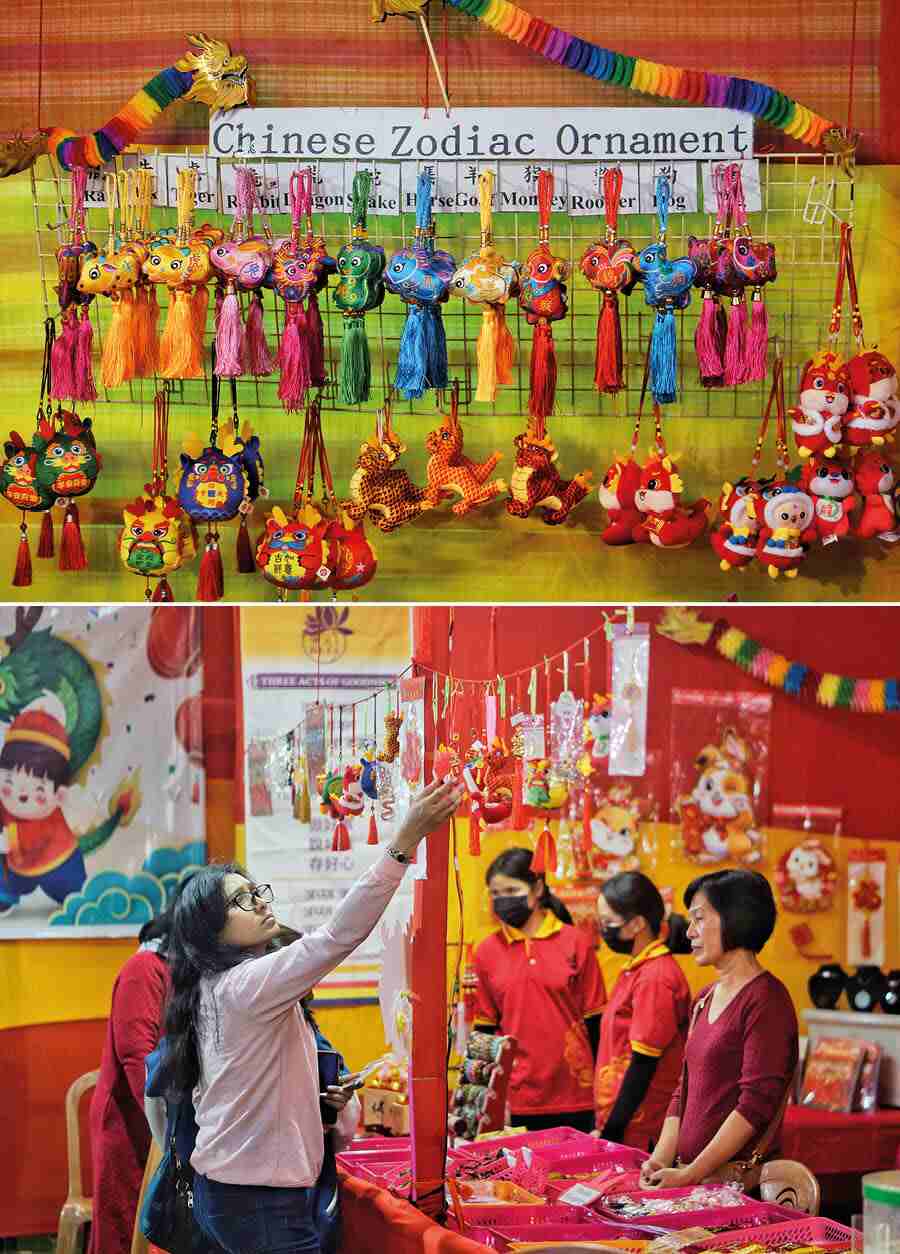 Visitors bought Chinese zodiac ornaments from a stall. Other souvenirs like keyrings, jewellery, paper toys for kids etc were on 