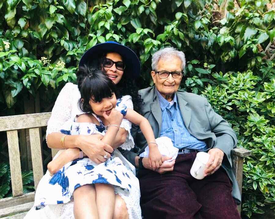 Nandana Dev Sen celebrated Family Day with father Amartya Sen and daughter Meghla