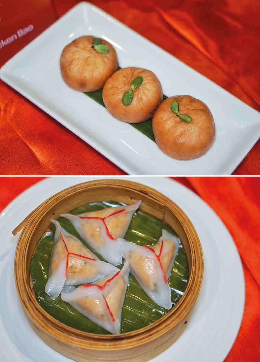  The (top) Spicy Chicken Bao in the non-vegetarian starters features a crispy chicken filling in fluffy and soft baos. What steals the show is the succulent and spicy Sriracha Chicken Dumpling 