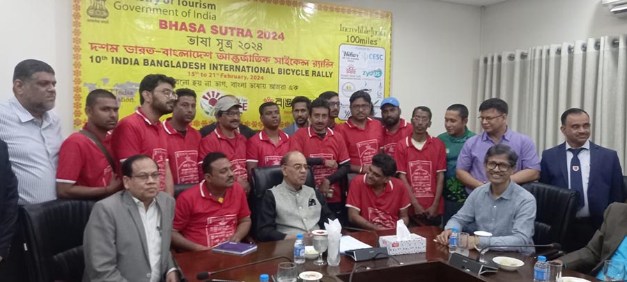 The 100 Miles Bhasha Sutra team in the presence of Bangladesh minister of civil aviation and tourism Muhammad Faruk Khan
