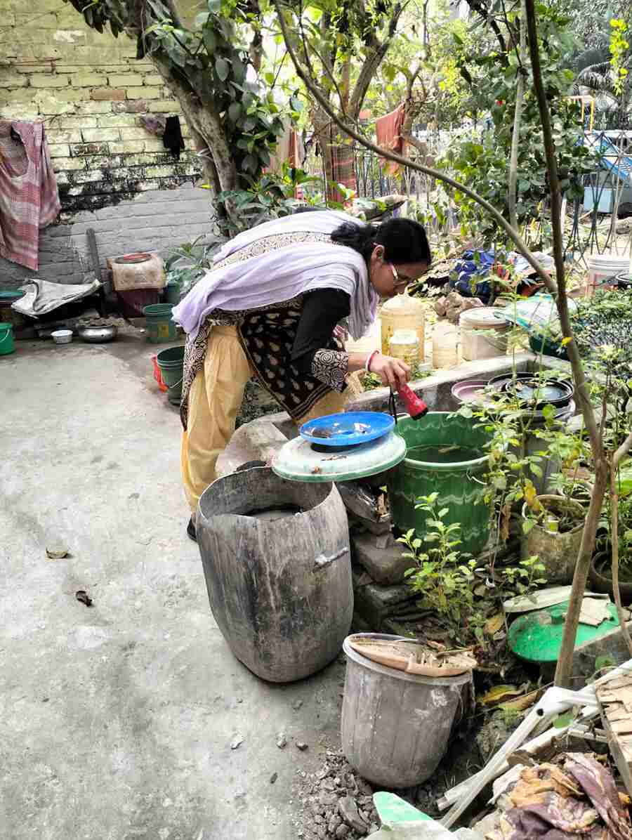 A frontline worker of Kolkata Municipal Corporation takes part in a vector-control drive on Wednesday. With the advent of spring, Kolkata is facing a sudden surge in the mosquito population