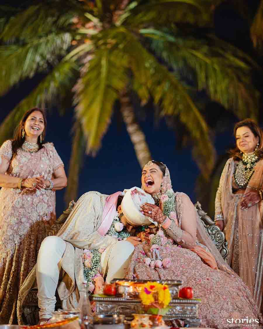 Rakul and Jackky enjoyed a candid moment as the groom mirthfully folded his hands before his bride.  