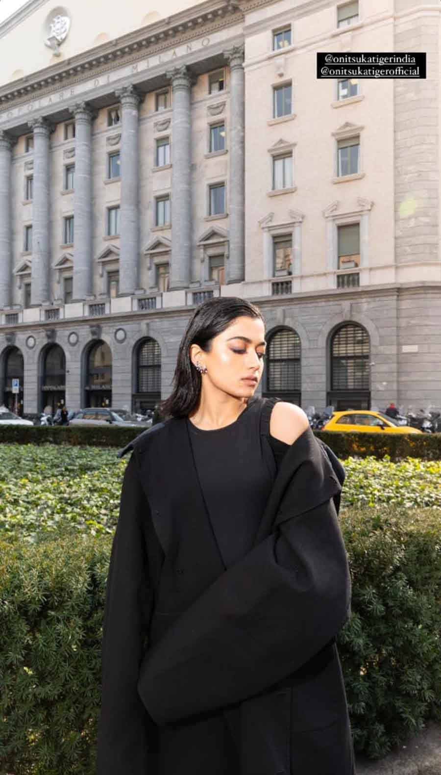 Rashmika struck a pose in front of the Italian bank Banca Popolare di Milano.