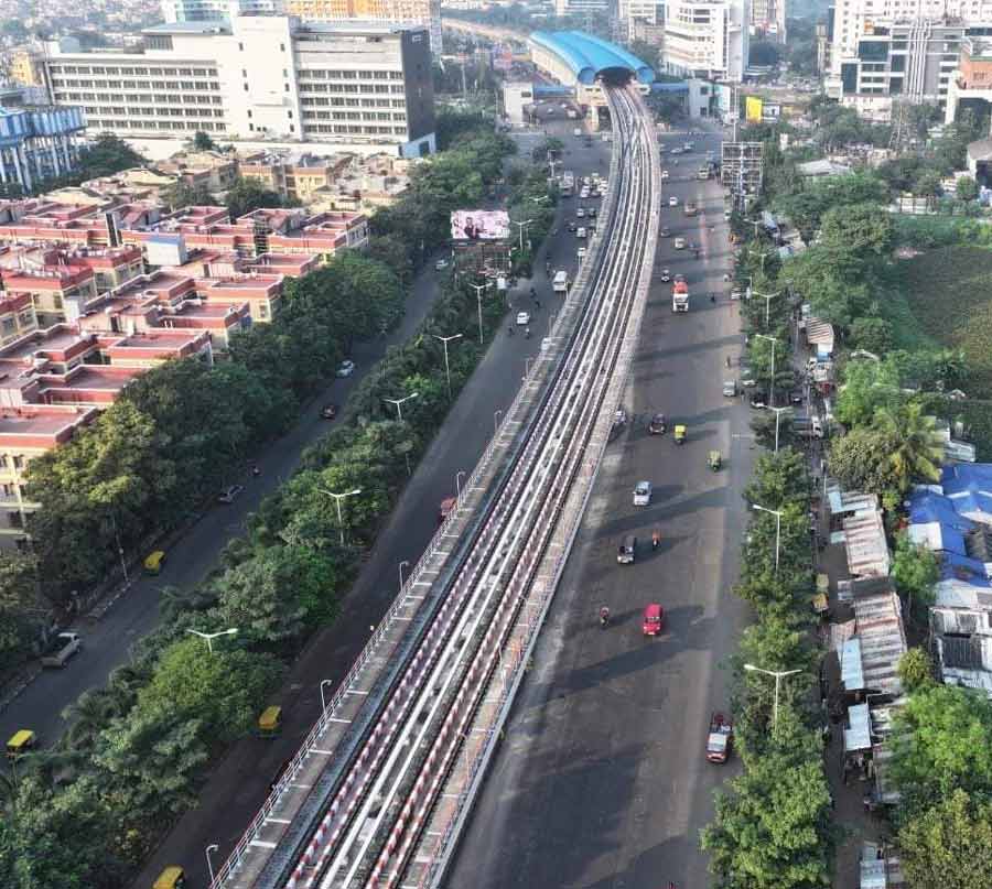 Metro Railway posted a bird's eye view of the viaduct over EM Bypass and Hemanta Mukhopadhyay Metro station of the Orange line  