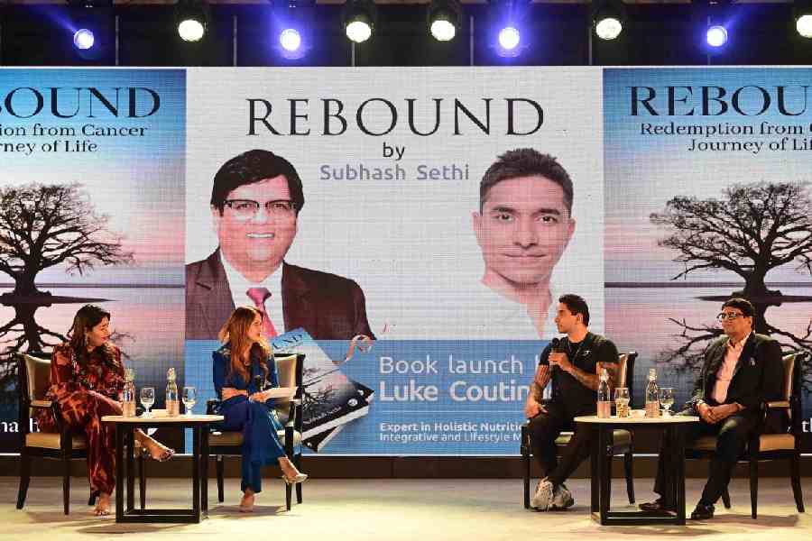 (L-R) Priyanshi Sethi, Shilpa Sethi, Luke Coutinho and Subhash Sethi at the panel discussion after the book launch