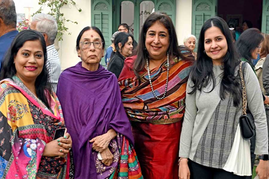 Geeta Dudeja and Malika D. Varma with (right) Prabha Khaitan Foundation’s Manisha Jain and (left) Sudeshna Kundoo  