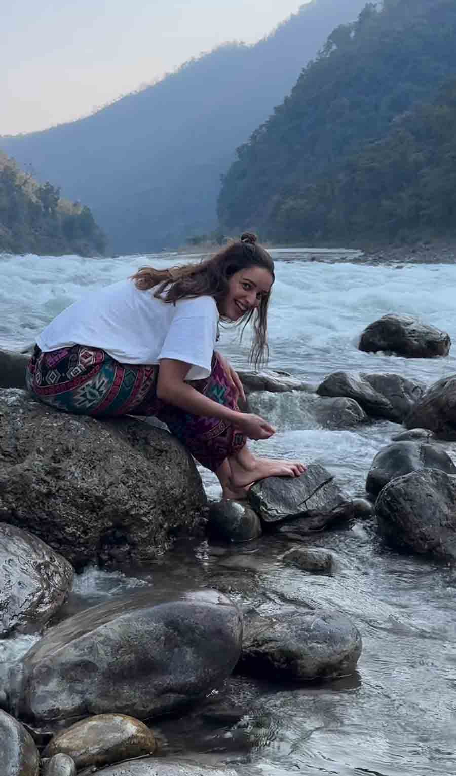 While on a vacation to an unknown hill station, Triptii enjoyed the beauty and tranquillity of nature. 