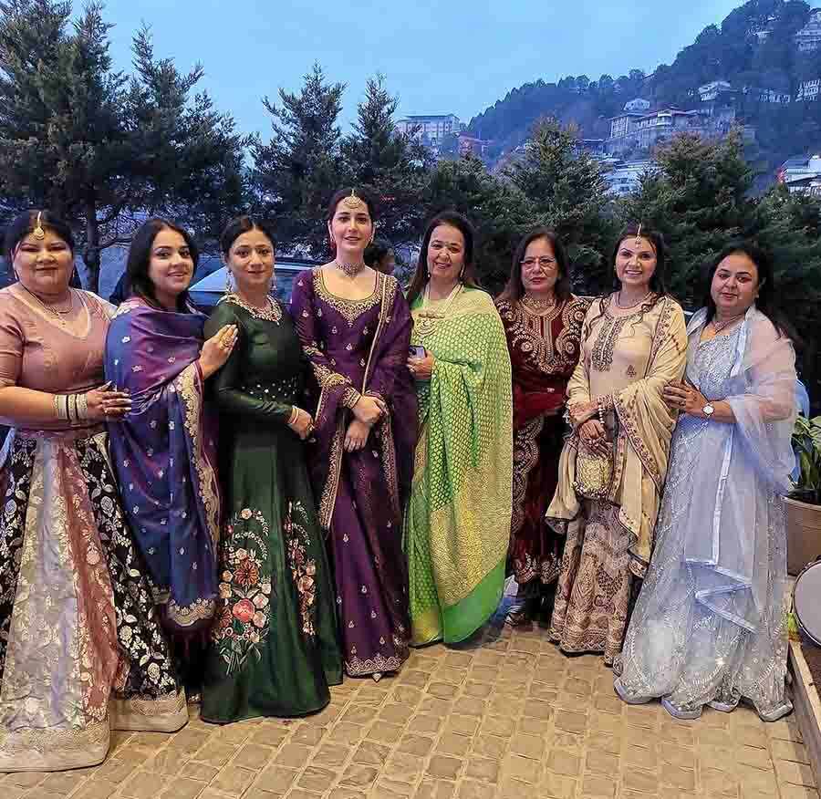 The actress, who made her Bollywood debut with Shoojit Sircar’s 2013 film Madras Cafe alongside John Abraham, posed for the lens with her mother Sarita Khanna and other relatives.