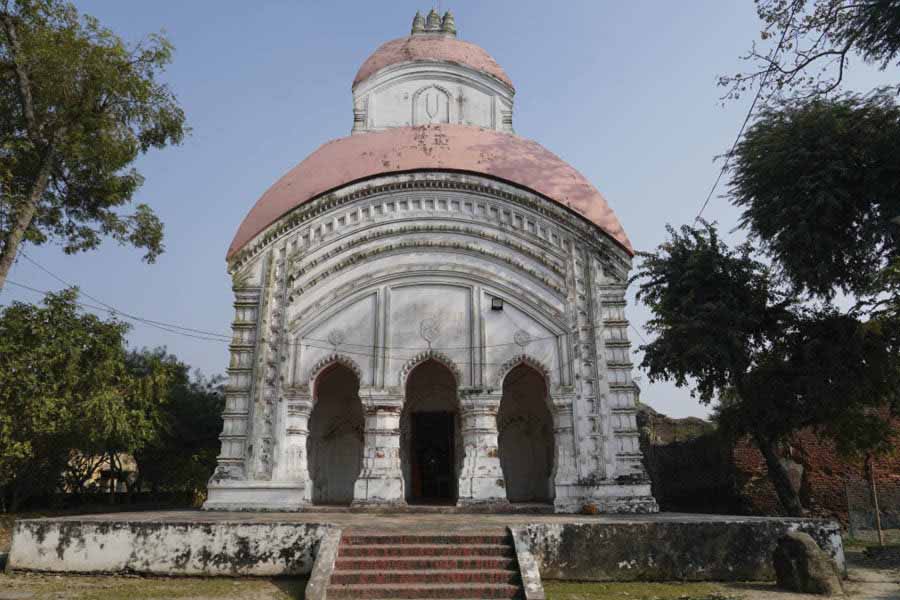 Radhakanta temple at Uttar Kamarpol was built by Dewan Darpanarayn Sarkar Arnab before 1769. It was declared as heritage in 2013 by West Bengal Heritage Commission