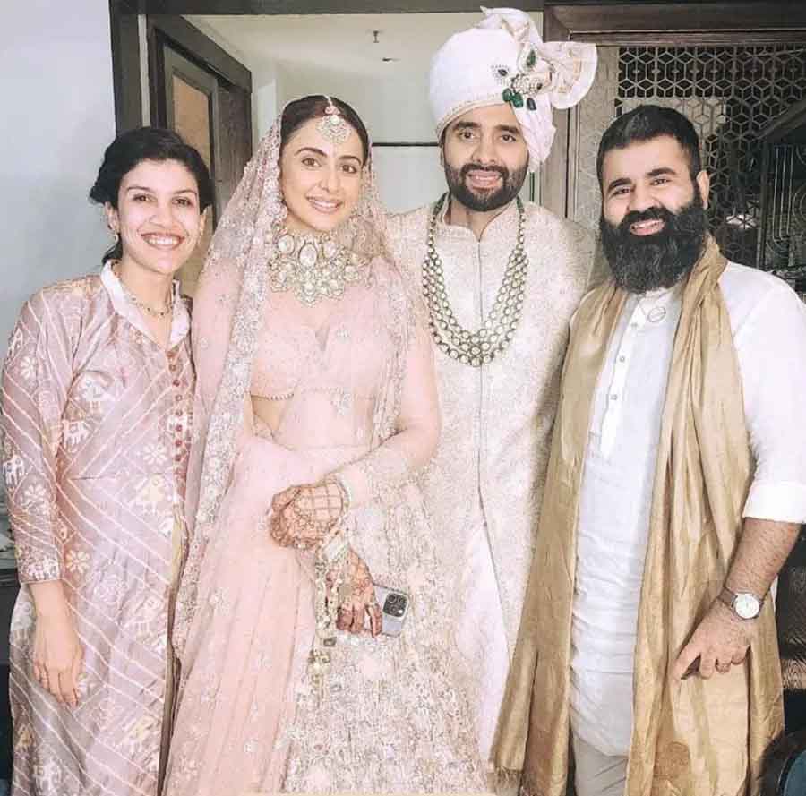 Rakul and Jackky shared a frame with friends during their wedding.