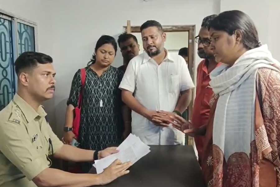 Minakshi Mukherjee at the SP Basirhat office. She gave the cops four days to answer why she was stopped from moving around Sandeshkhali within four days. "The barricades will not remain, if I don't get the answers," Minakshi said.