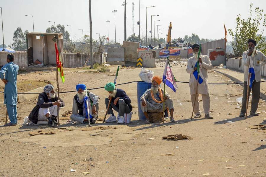 Farmers Protest Farmers Protest Delhi Police Remove Barrier For Commuters At Singhu Tikri 