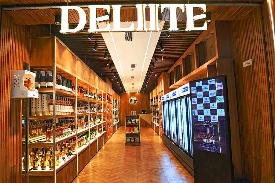 Spread across an expansive 1,100sqft, Deliite is done up with wooden interiors