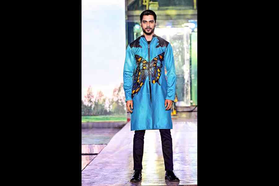 Kutubuddin Sheikh in a smart, bright blue zipper shirt kurta designed with butterfly applique and leather shoulder detailing. It was paired with slim pants