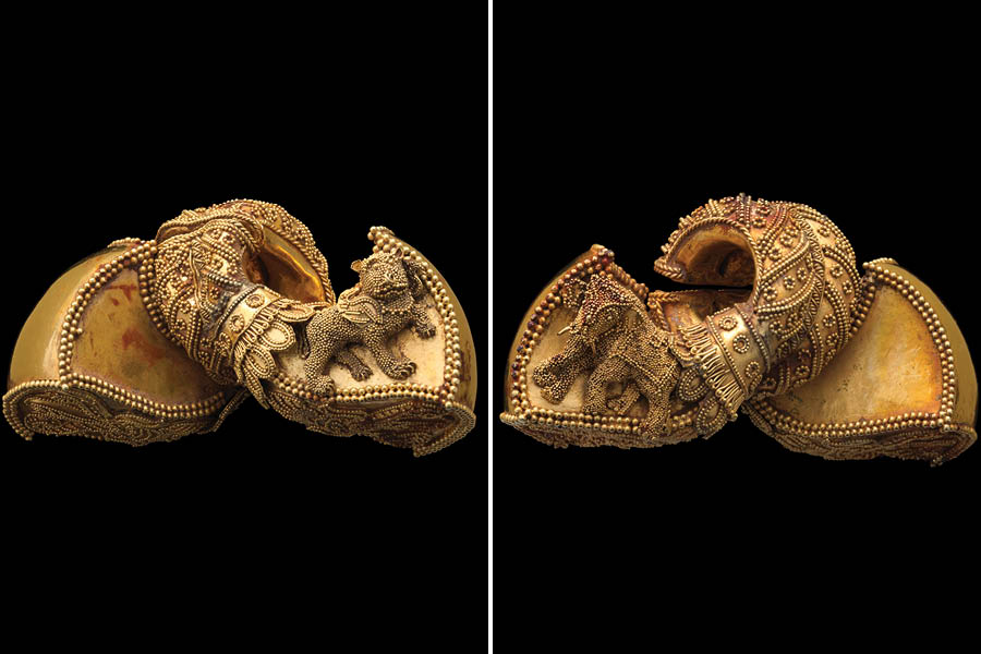 A pair of Satavahana ear ornaments 