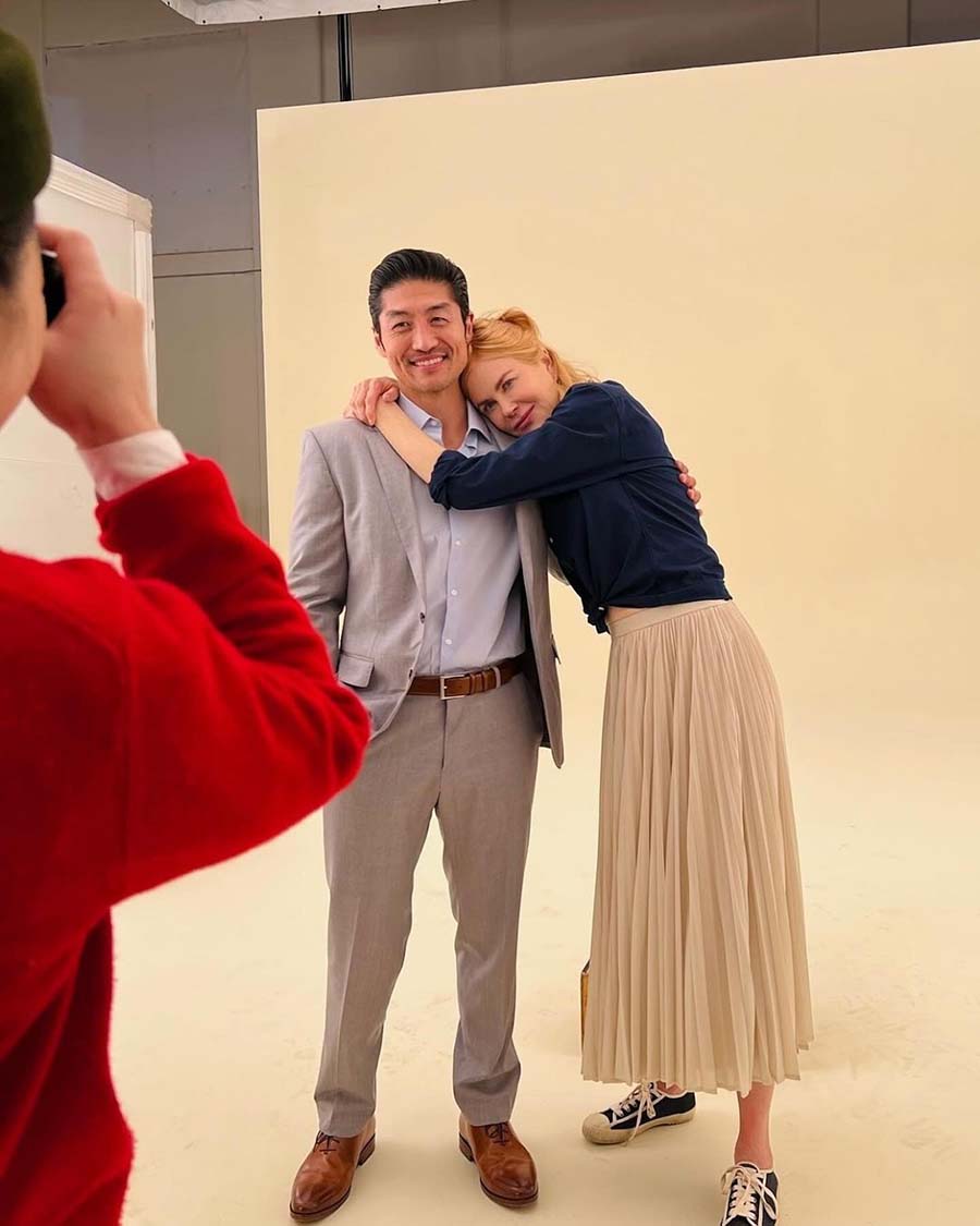Kidman posed with Brian Tee, who plays Margaret’s husband Clarke Woo in Expats Season 1, during a photoshoot.