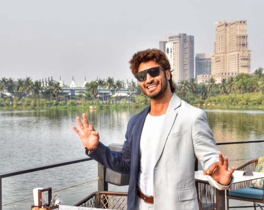 Vidyut, who portrays the role of a contestant in the life-threatening world of underground sports in Crakk – Jeetega Toh Jiyegaa, enjoyed a leisurely cruise in the afternoon.