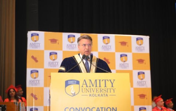 Dr Atul Chauhan speaking at the convocation ceremony