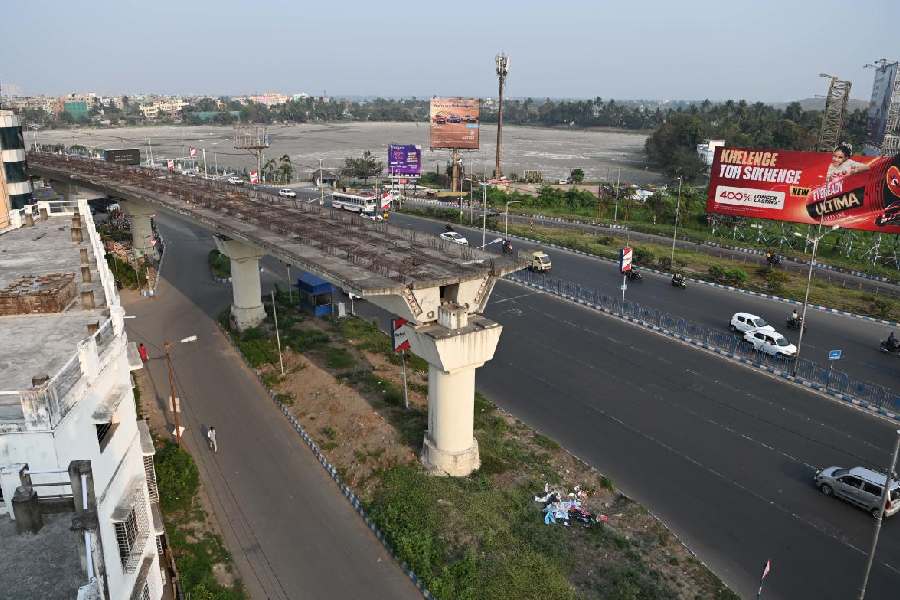 The Metropolitan crossing on EM Bypass on Tuesday. A flyover will be built from the crossing to New Town.