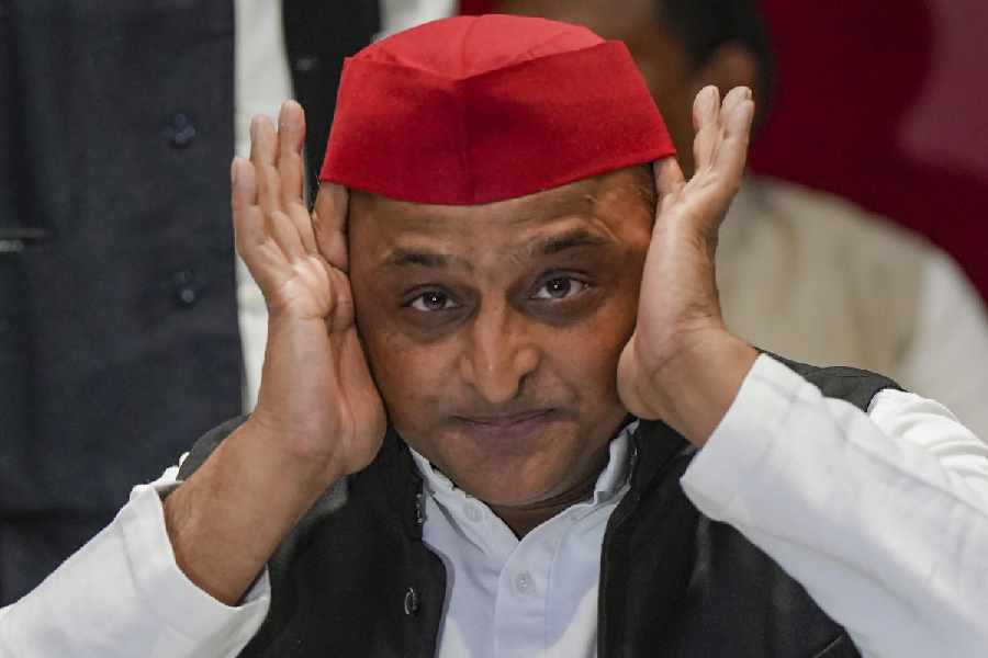 Akhilesh Yadav | Days After Tie-up With Congress For Lok Sabha Polls ...