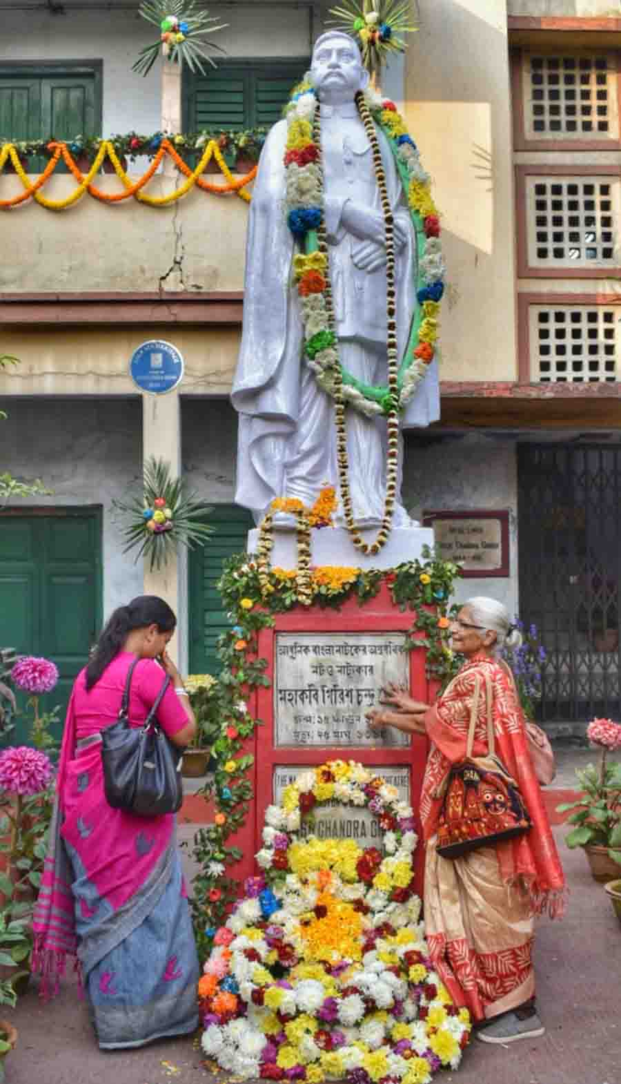 On the 181st birth anniversary of Girish Chandra Ghosh, his statue at his Bagbazar house was garlanded. Many visitors also paid floral tributes on Wednesday  