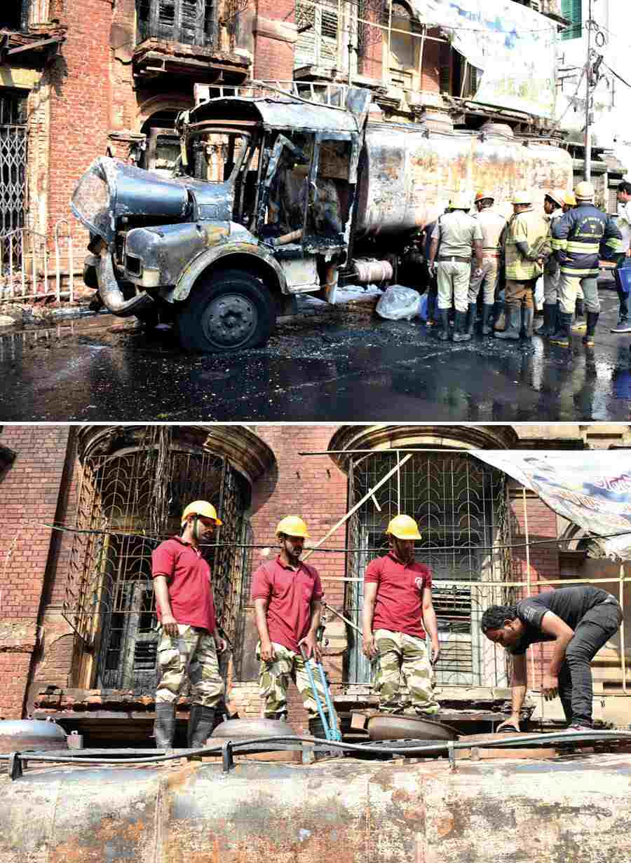 An oil tanker rammed a parked truck at central Kolkata triggering a massive blaze on Wednesday morning. The driver of the oil tanker lost his life. The incident took place on Central Avenue near Mohammad Ali Park at 5am  