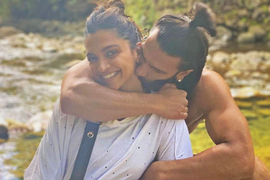 Deepika Padukone | Deepika Padukone, Ranveer Singh announce pregnancy; expect their first child in September 2024 - Telegraph India