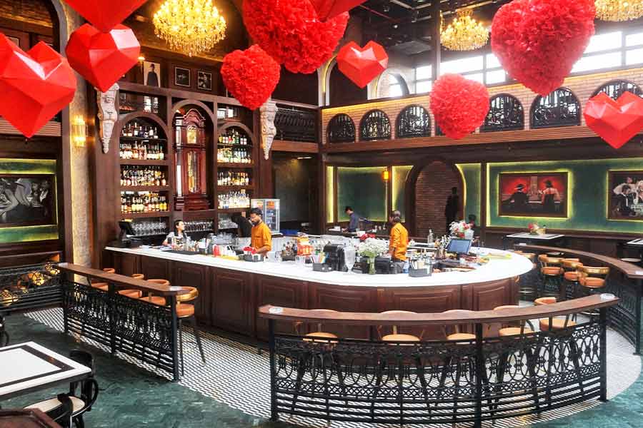 While the bar inside has a vintage vibe, the deck at Hashtag offers a view of Kolkata’s iconic architectural landmarks like Cathedral Church, Victoria Memorial, Vidyasagar Setu, Howrah Bridge, and Eden Gardens