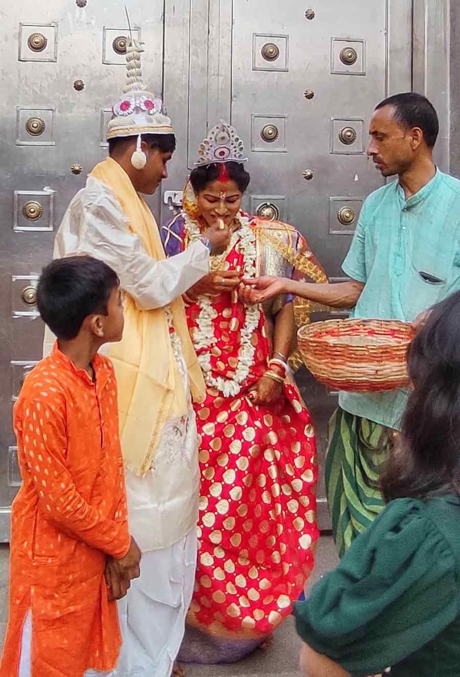 A young couple tied the knot on Leap Day at Kalighat temple on Thursday  
