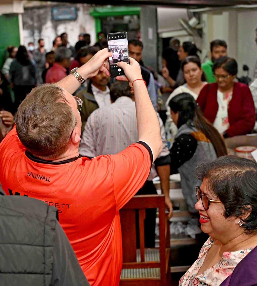Fleming captured the bustling crowd before heading inside the factory. “Experiencing the festive spirit and rich culture of this beautiful city is a moment to cherish,” said the British Deputy High Commissioner, who arrived in Kolkata in early November
